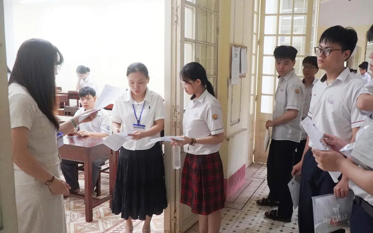 Toàn thành phố có hơn 14.000 thí sinh đăng ký dự thi tại 37 điểm thi với 622 phòng thi. Ảnh: UBND TP Huế
