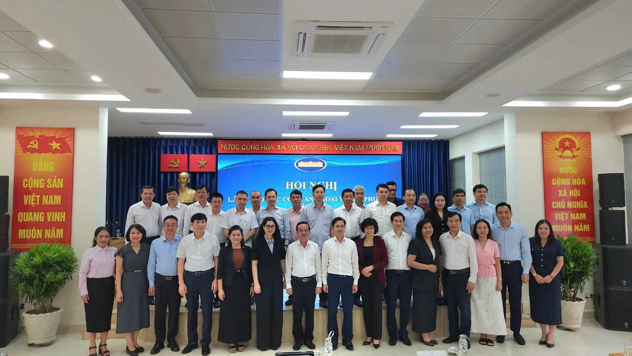 Deputy Minister of Foreign Affairs, Ngo Le Van: Proactive international integration creates new impetus for local development. Thứ trưởng Ngoáo¡i giao Ngà ́ Là ́a Văn: Chá»§ Ä'á»TMng hỢi nháop quá»'c táo¿, táo Ä'á»cmá»ng la» triển Ä'ịa phương