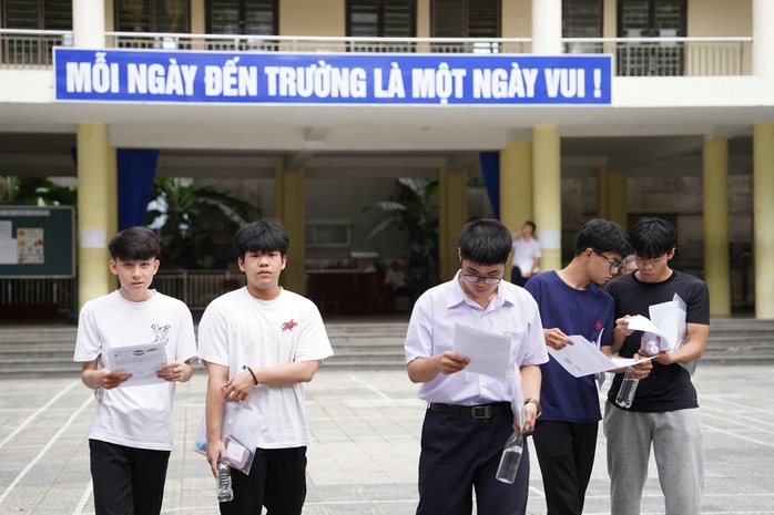 Chiều nay, hơn 1,2 triệu thí sinh bắt đầu thi môn toán - Ảnh 12.