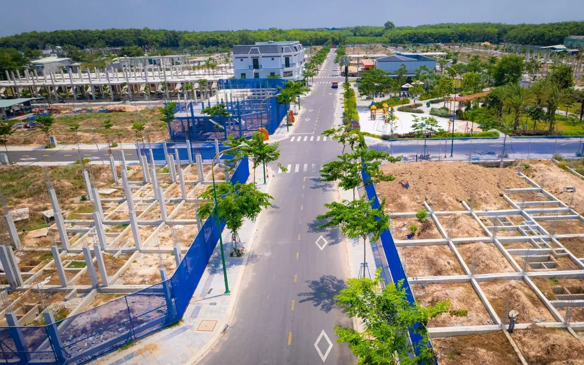 Thanh khoản bất động sản trong 5 tháng đầu năm 2026 suy giảm mạnh dù kinh tế tăng trưởng tích cực. Áp lực lãi suất và dòng vốn đang là nút thắt lớn nhất.