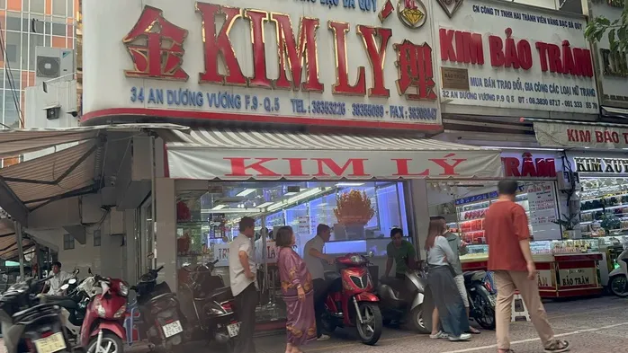 Thị trường kim cương xáo trộn- Ảnh 1.
