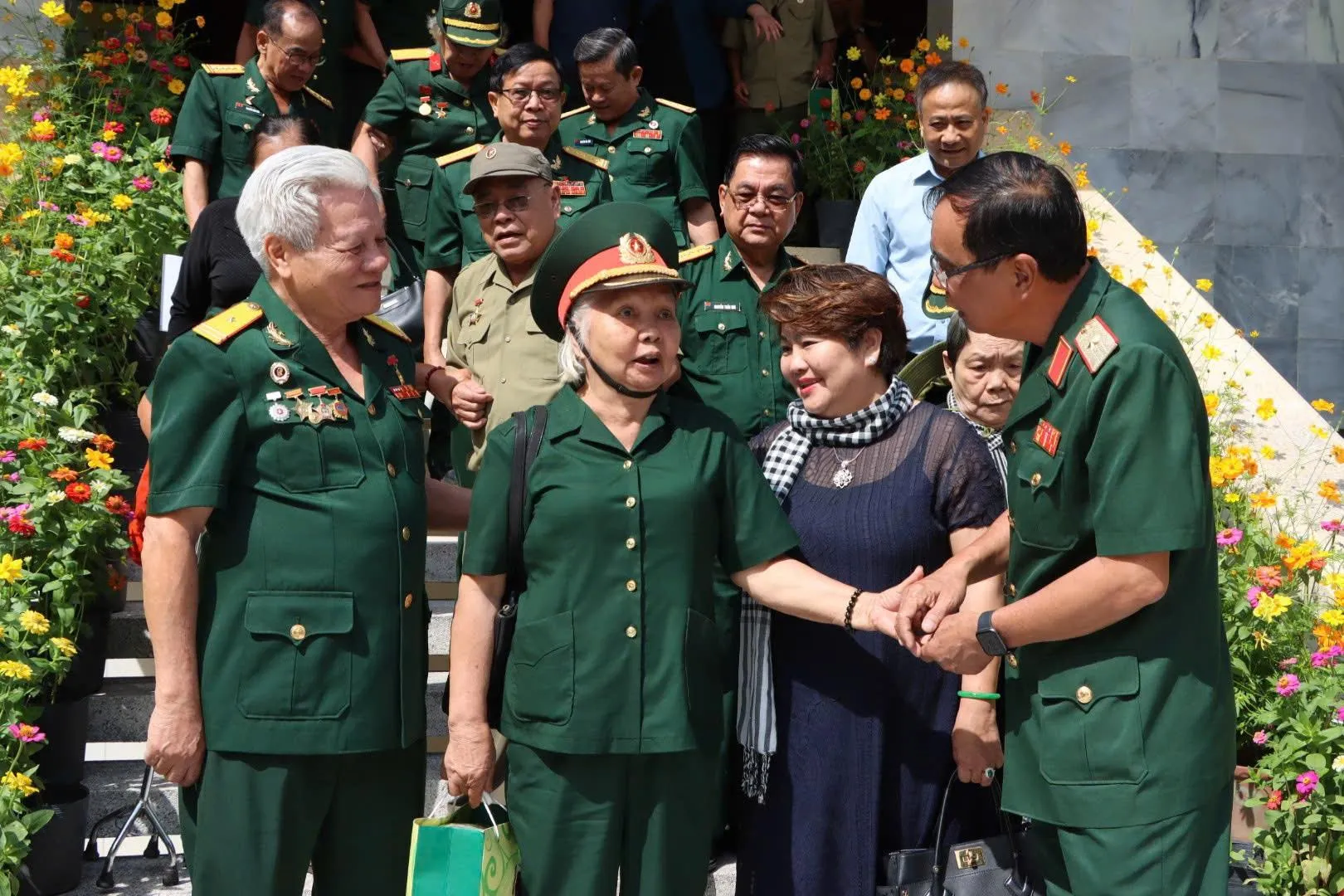 lanh-dao-hoi-ccb-va-hoi-dndn-ccb-tp-ho-chi-minh-gap-go-tro-chuyen-voi-cac-nu-du-kich-cu-chi