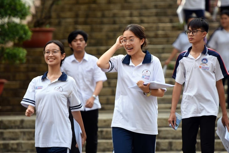 Les étudiants nés en 2008 disent adieu à la saison des examens 2026 avec des sourires radieux - Photo 5.