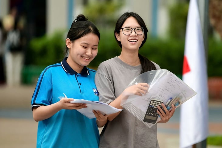 Les étudiants nés en 2008 disent adieu à la saison des examens 2026 avec des sourires radieux - Photo 6.