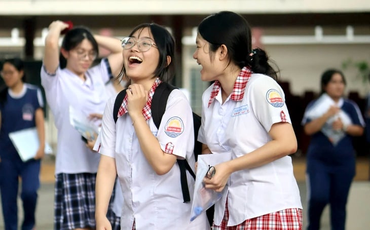 Les étudiants nés en 2008 disent adieu à la saison des examens 2026 avec des sourires radieux - Photo 9.