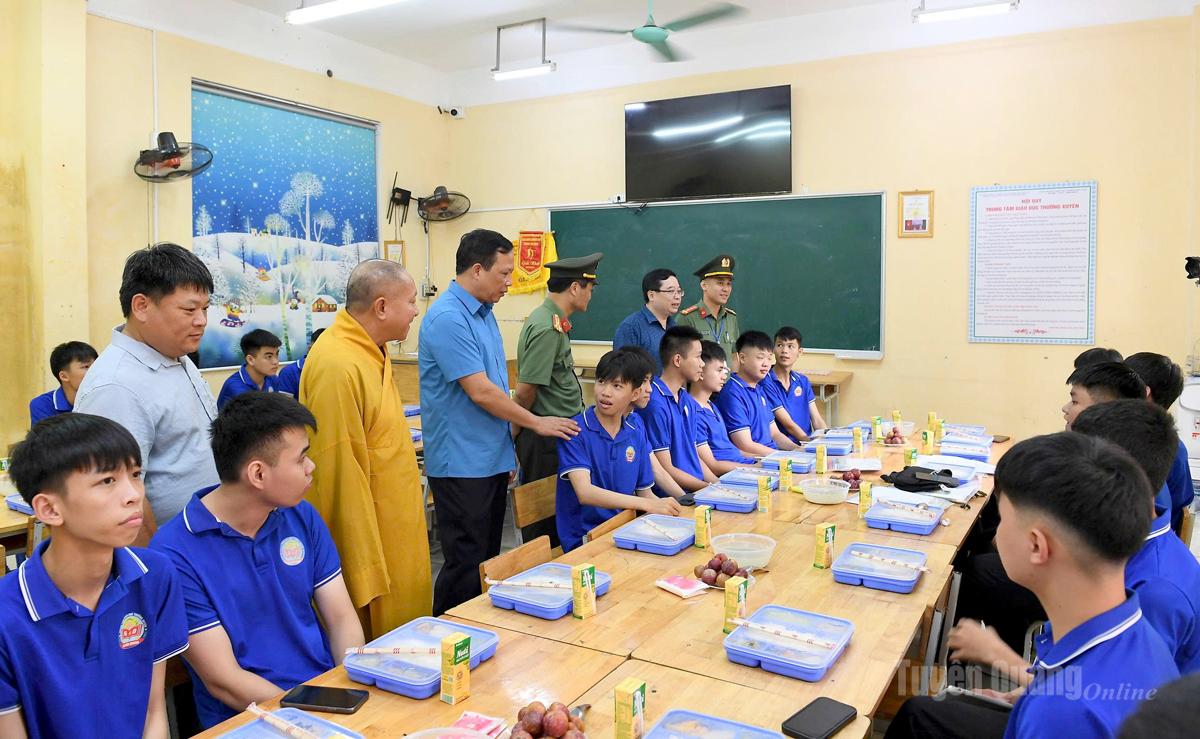 Ban trị sự Giáo hội phật giáo tỉnh phối hợp với Tỉnh đoàn và các đơn vị, nhà hảo tâm tổ chức hoạt động “Tiếp sức mùa thi” phụ vụ bữa ăn miễn phí tại 47/62 điểm thi trên địa bàn tỉnh với gần 20 nghìn suất ăn cho các thí sinh trên địa bàn tỉnh.