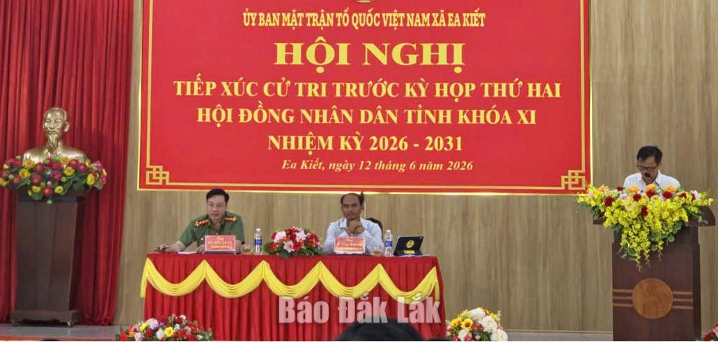 Tổ đại biểu HĐND tỉnh Đắk Lắk trong buổi tiếp xúc cử tri sáng 12/6.