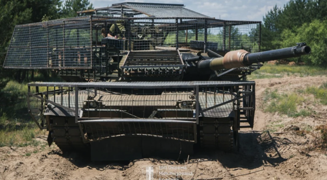 Чи допоможе танк Abrams «Люцифер» Україні уникнути полювання російських безпілотників? - Зображення 1. Xe tăng Abrams 'Lucifer' có giúp Ukraine thoát cảnh bị UAV Nga săn lùng?- Ảnh 1.