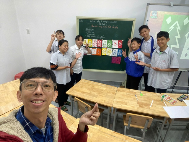 Giới hạn và vô cùng của người thầy khiếm thính - Ảnh 2.