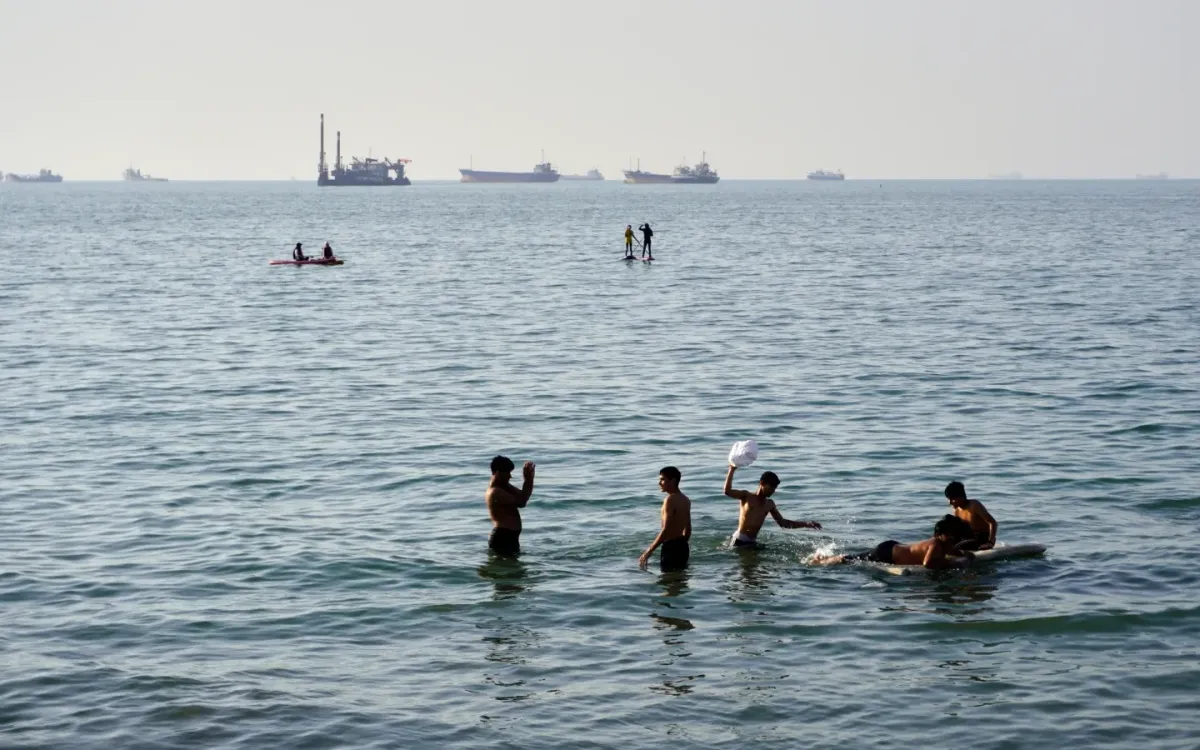 Eo biển Hormuz, ngoài khơi Bandar Abbas, Iran, ngày 10/6/2026. (Ảnh: AP)