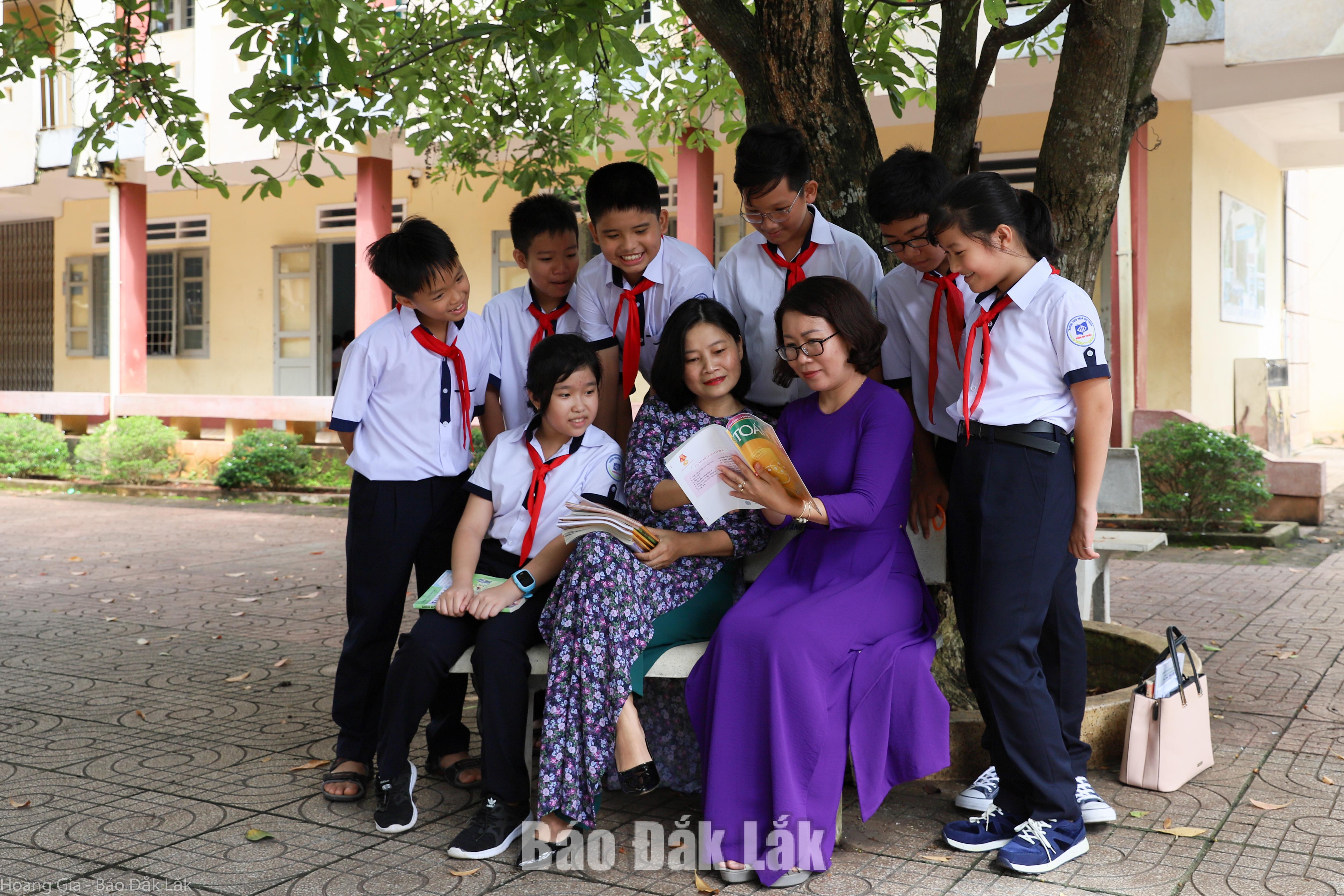 ภาพประกอบ: รอยัล