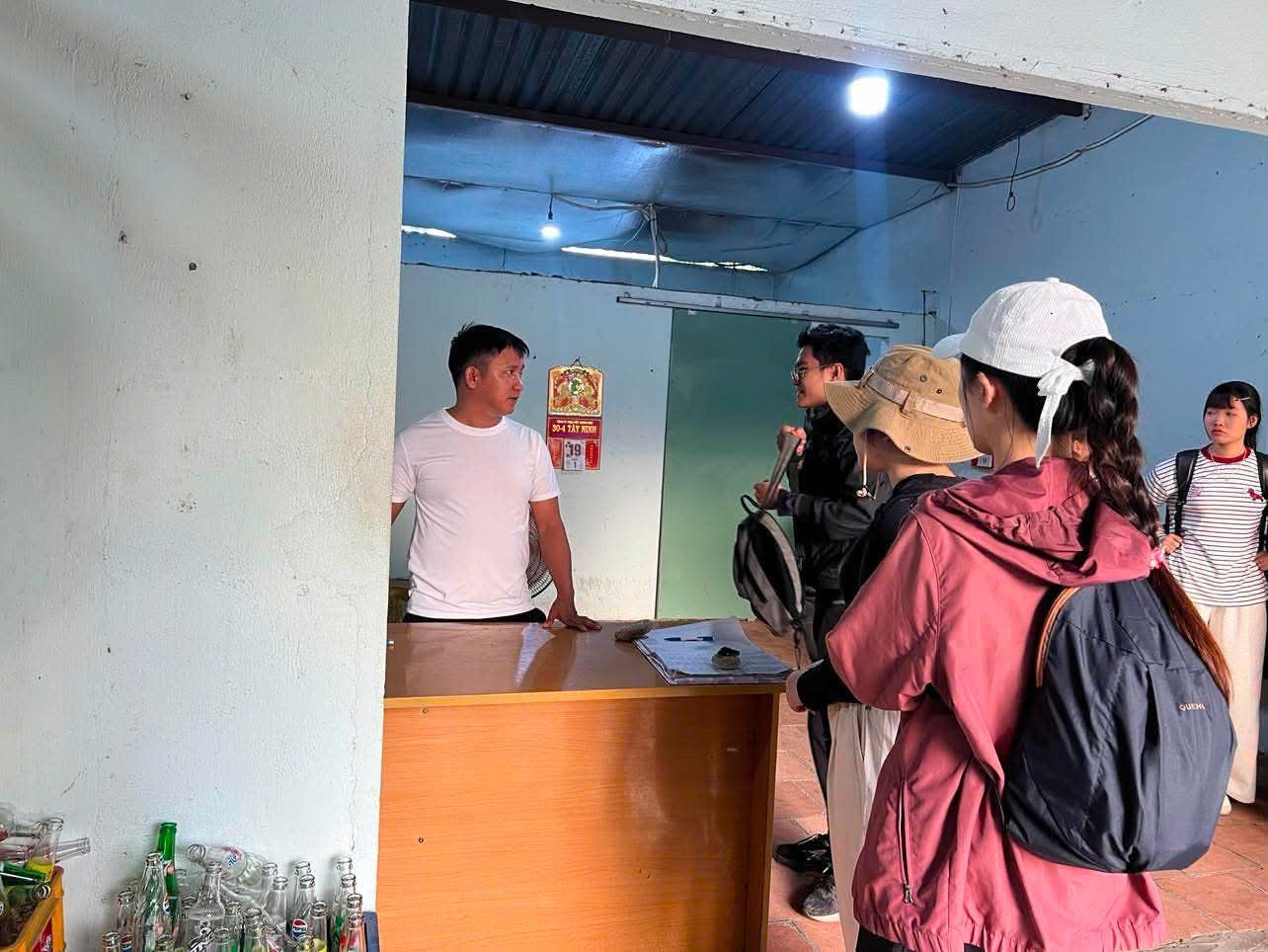 Hàng trăm người chinh phục núi Bà Đen trong ngày 30 - 4 tại Tây Ninh - Ảnh 3.