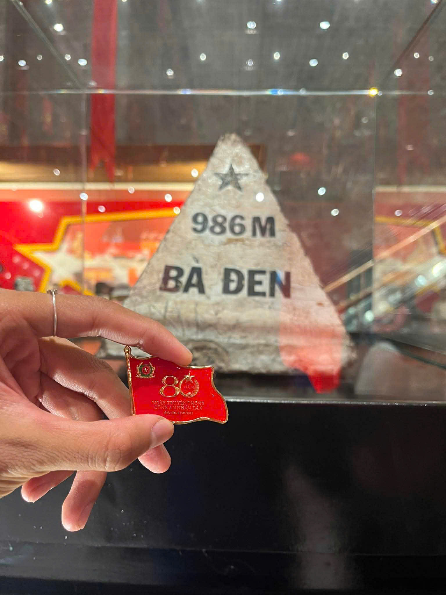 Hàng trăm người chinh phục núi Bà Đen trong ngày 30 - 4 tại Tây Ninh - Ảnh 9.