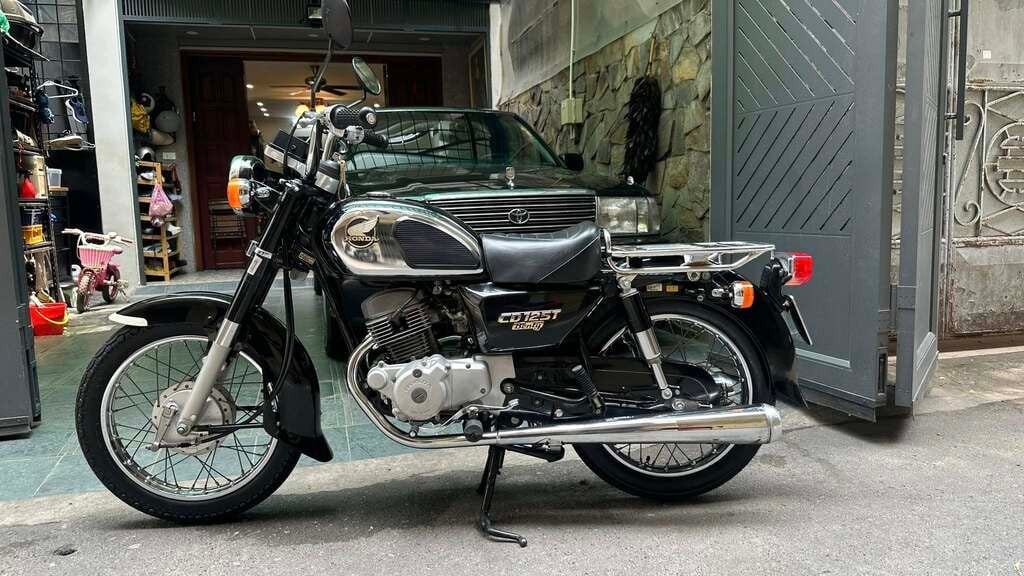 40年以上前のビンテージのホンダCD125Tベンリィのバイクは、2億7500万