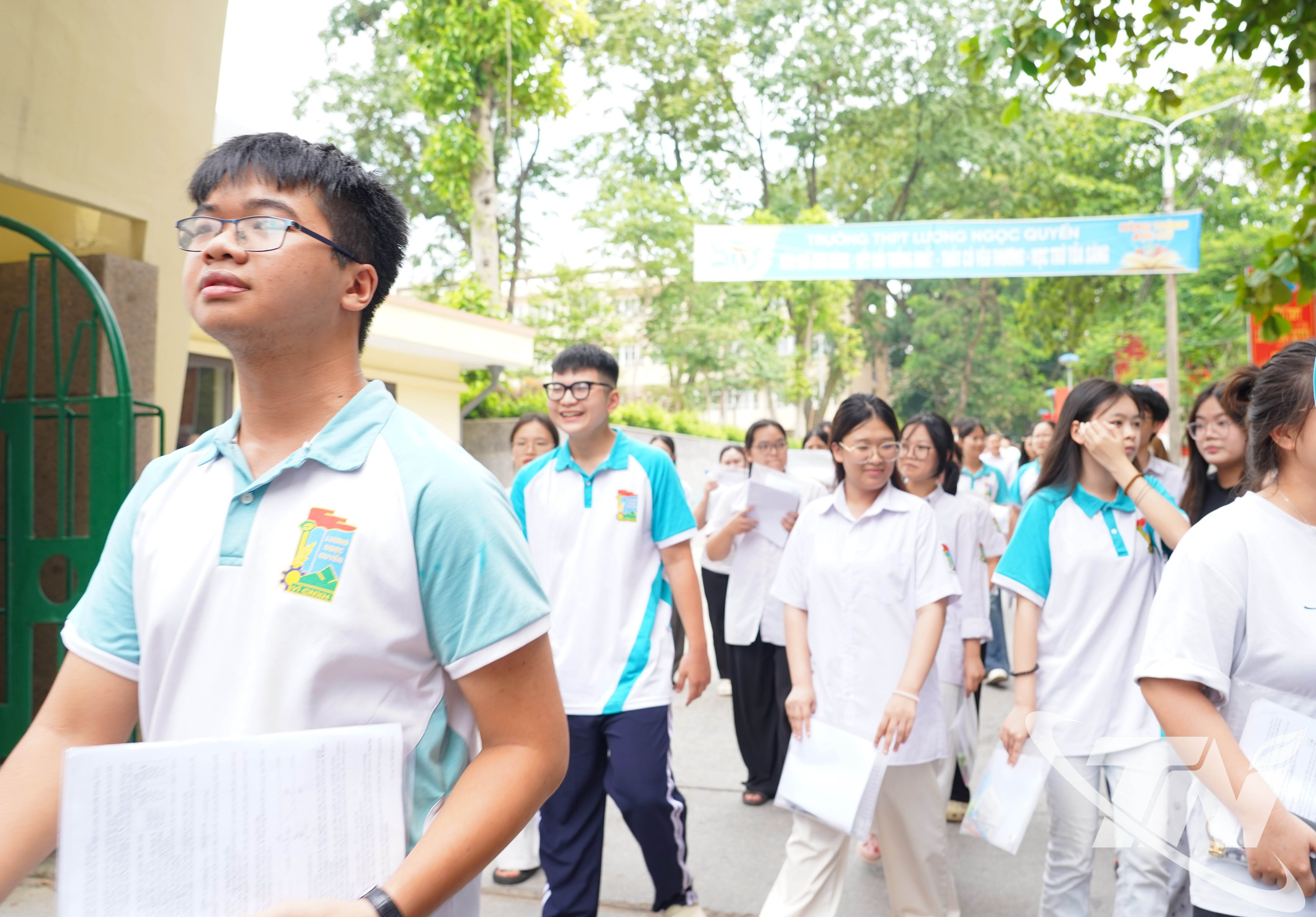 การสอบจบการศึกษาระดับมัธยมปลายถือเป็นก้าวสำคัญที่เปิดโอกาสใหม่ๆ ให้แก่นักเรียนทั้งในด้านการศึกษาและอาชีพ