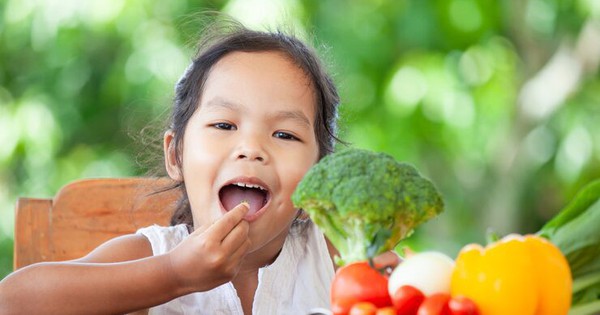 Using Nudge Theory to Improve School Nutrition and Student Brain Health