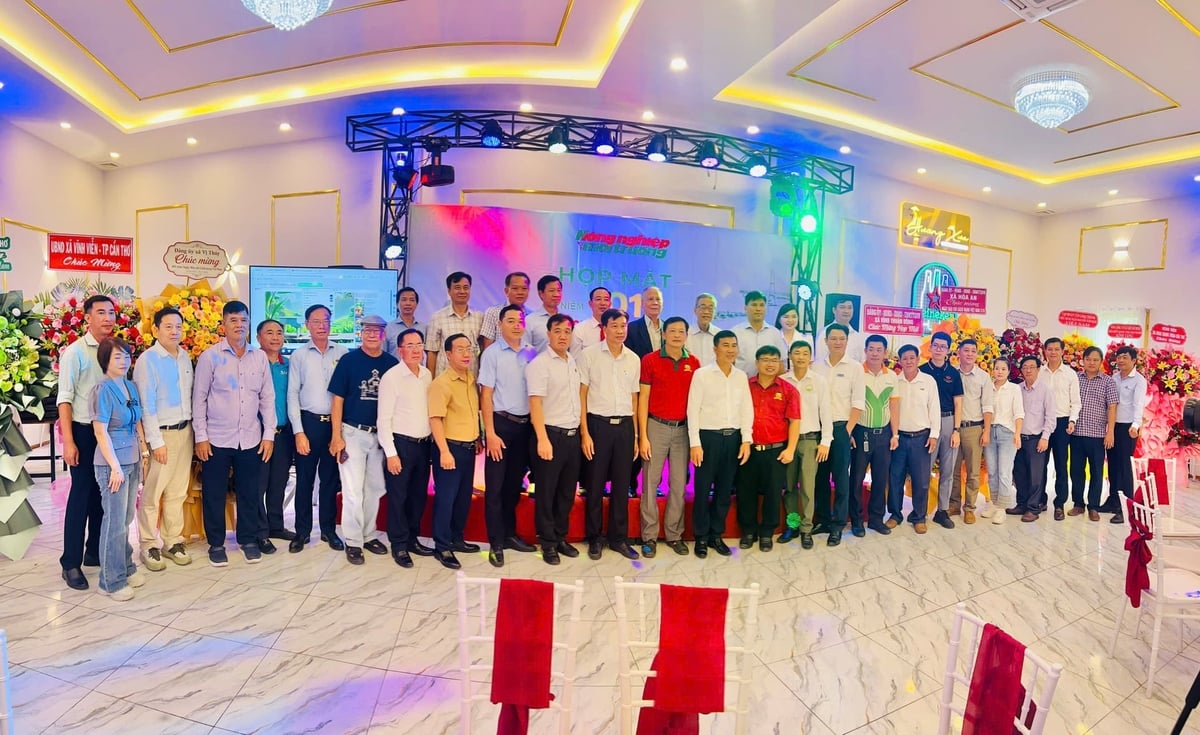 Buổi họp mặt quy tụ đại diện sở, ngành, địa phương, doanh nghiệp, đối tác, cộng tác viên và đội ngũ người làm báo đồng hành cùng Báo Nông nghiệp và Môi trường tại ĐBSCL. Ảnh: Hoàng Vũ.