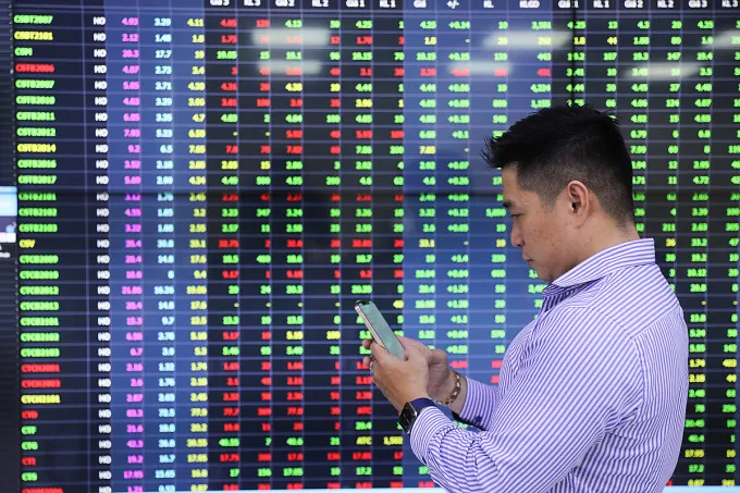 VN-Index áp sát mốc 1.800 điểm - Ảnh 1.