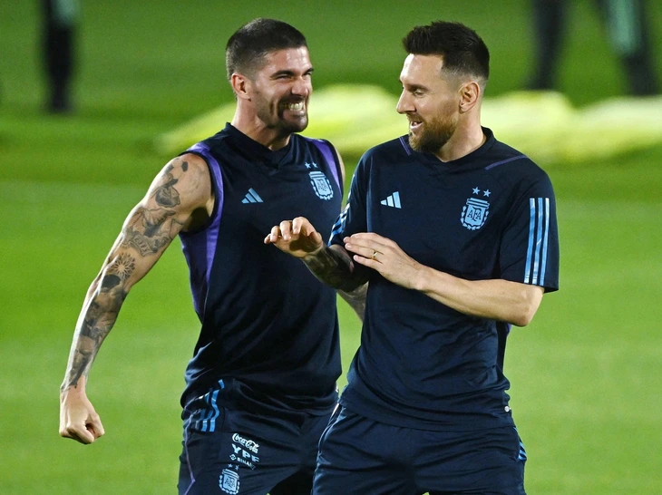 Messi sành điệu bên 'cầu thủ đẹp trai nhất World Cup' - Ảnh 5.