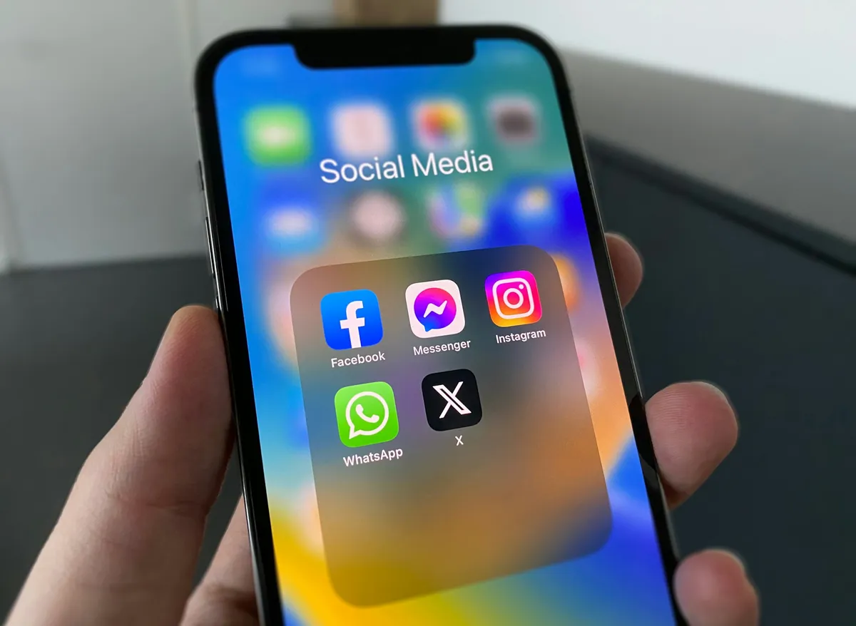 Facebook ra mắt chế độ tìm kiếm AI - Ảnh 1.