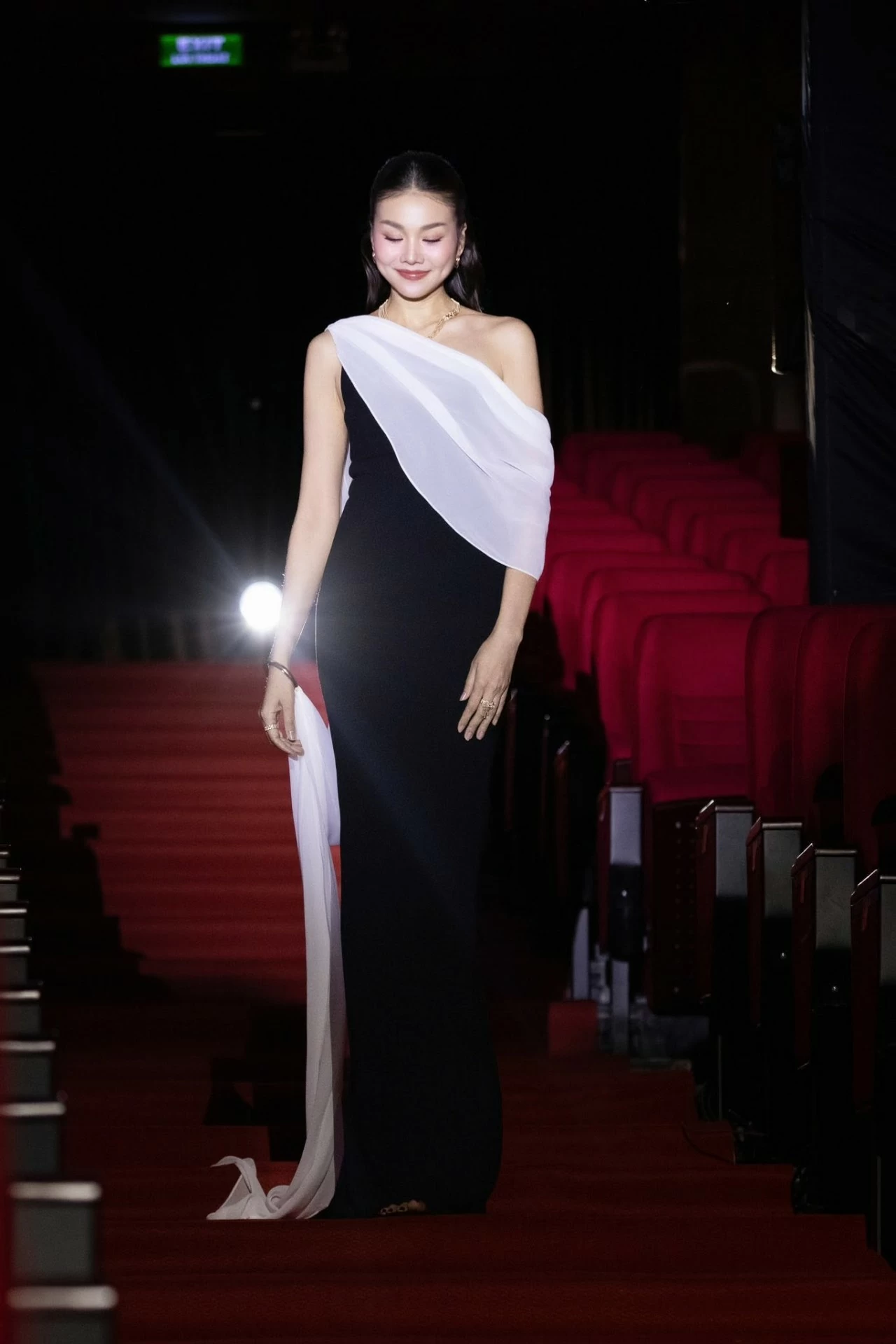 Siêu mẫu Thanh Hằng hé lộ cảnh nóng táo bạo với Lương Thế Thành trong Mesdames Thanh Sắc