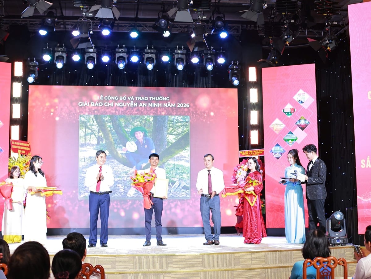 Loạt bài công nghệ mới trên rẫy sắn và xoá rào cản ngôn ngữ, do phóng viên Trần Đức Trung, Báo Nông nghiệp và Môi trường thực hiện đoạt giải Khuyến khích, Giải báo chí Nguyễn An Ninh. Ảnh: BTC.