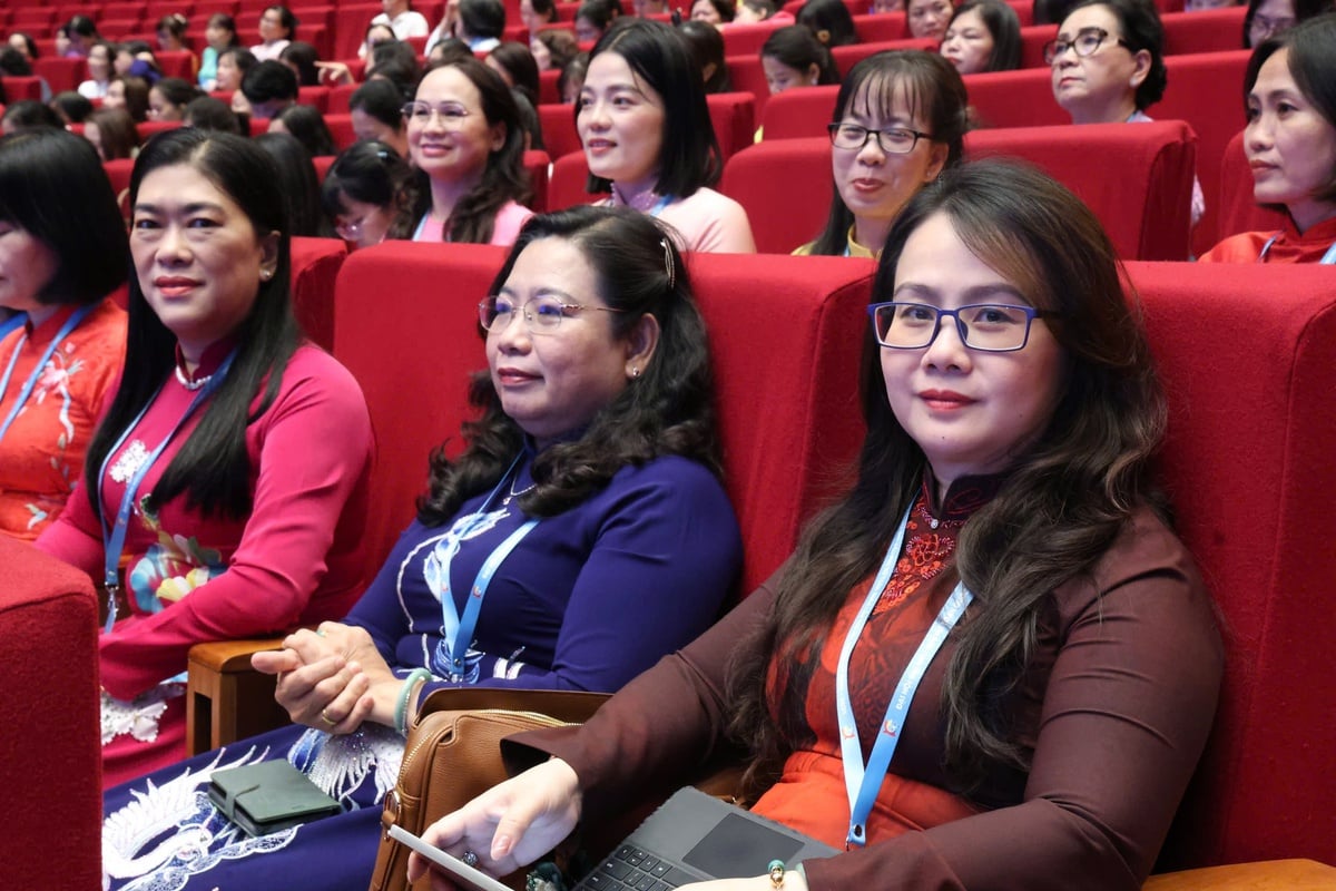 Những "người mẹ" trong màu áo công an - Ảnh 1.