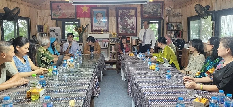 Edebiyatın sınırsız bir buluşması Cuộc gặp gỡ không biên giới của văn chương