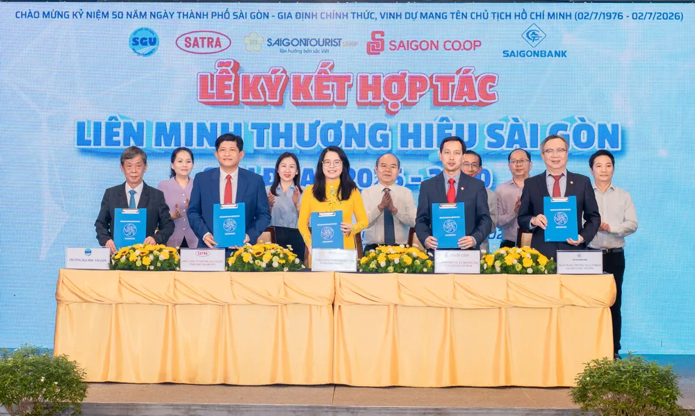 As unidades participantes assinaram o acordo para estabelecer a Saigon Brand Alliance. Foto: THANH HUNG