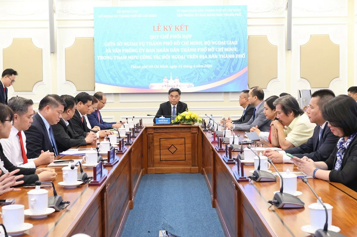 Signing of the coordination regulation between the Department of Foreign Affairs of the Ministry of Foreign Affairs and the Office of the People’s Committee of Ho Chi Minh City in matters of advice on foreign affairs.