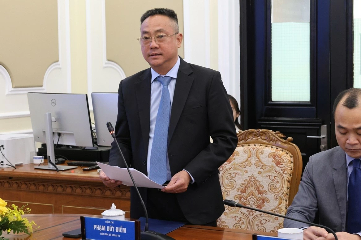 Signing of the coordination regulation between the Department of Foreign Affairs of the Ministry of Foreign Affairs and the Office of the People's Committee of He Chi Minh City in matters of advice on foreign affairs. KÃ1⁄2 káo¿t Quy will be available for Sở Ngoáo¡i vụ, Bá»TM Ngoáo¡i for UBND TP. Chồ Chà Minh trong tham mưu cà ́c Ä'á»'i ngoáo¡i