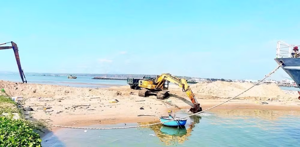 Khu vực cửa biển Cảng Phan Thiết bị bồi lấp.