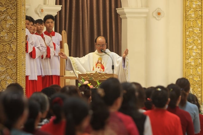 Gallery - Thong Nhat Street in Ho Chi Minh City has as many as five Catholic churches. - image 3