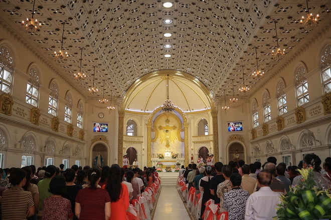 Gallery - Thong Nhat Street in Ho Chi Minh City has as many as five Catholic churches. - image 5