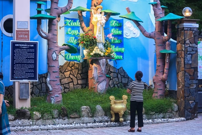 Gallery - Thong Nhat Street in Ho Chi Minh City has as many as five Catholic churches. - image 6
