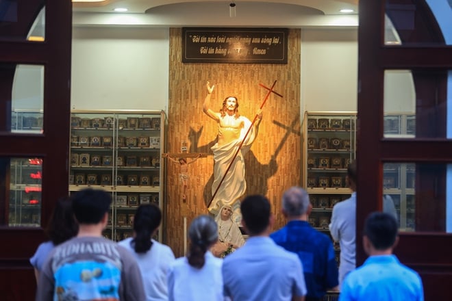 Gallery - Thong Nhat Street in Ho Chi Minh City has as many as five Catholic churches. - image 8