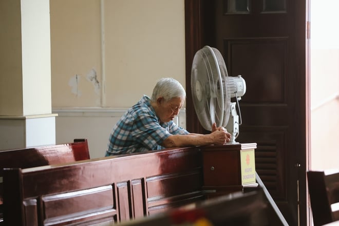 Gallery - Thong Nhat Street in Ho Chi Minh City has as many as five Catholic churches. - image 14