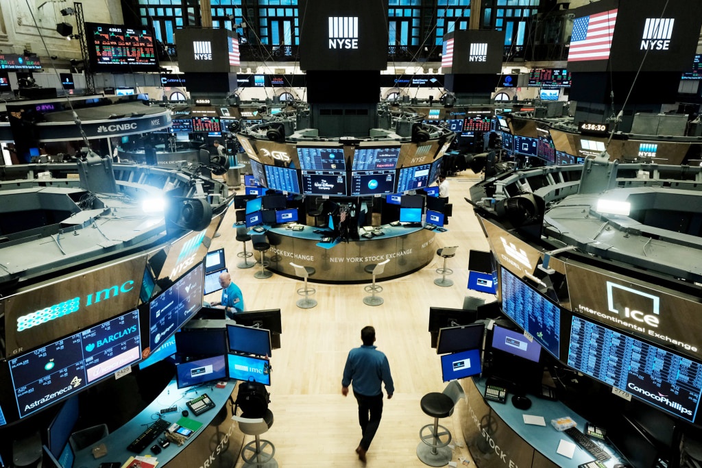 Nhóm cổ phiếu công nghệ và bán dẫn bùng nổ giúp Nasdaq tăng gần 2%, dẫn dắt đà phục hồi mạnh mẽ của Phố Wall trong phiên giao dịch ngày 18/6