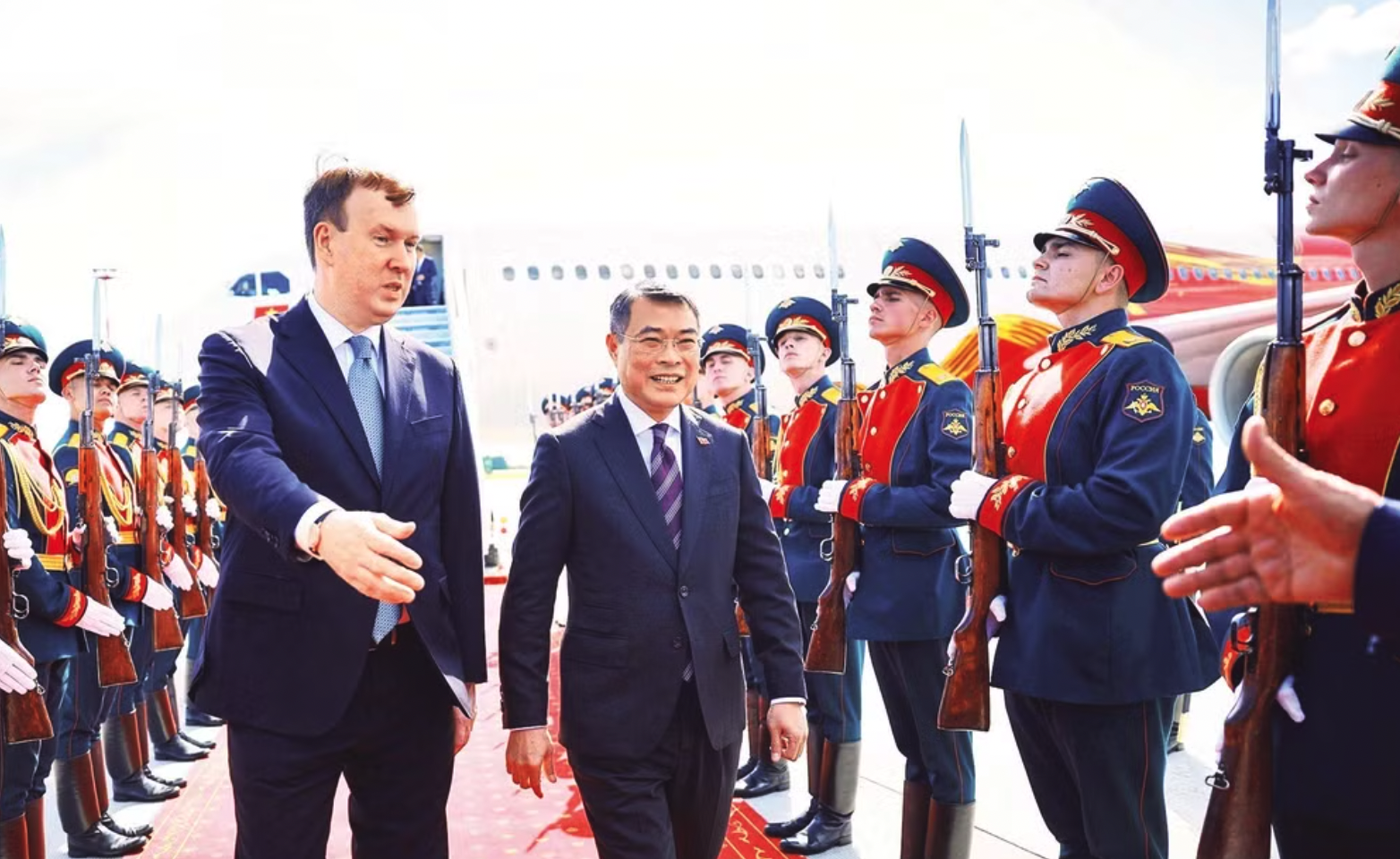 พิธีต้อนรับนายกรัฐมนตรีเลมินห์ฮุง ณ เมืองคาซาน สาธารณรัฐตาตาร์สถาน สหพันธรัฐรัสเซีย ถือเป็นการเริ่มต้นการเข้าร่วมการประชุมสุดยอดเพื่อรำลึกครบรอบ 35 ปีความสัมพันธ์อาเซียน-รัสเซีย ภาพ: VNA