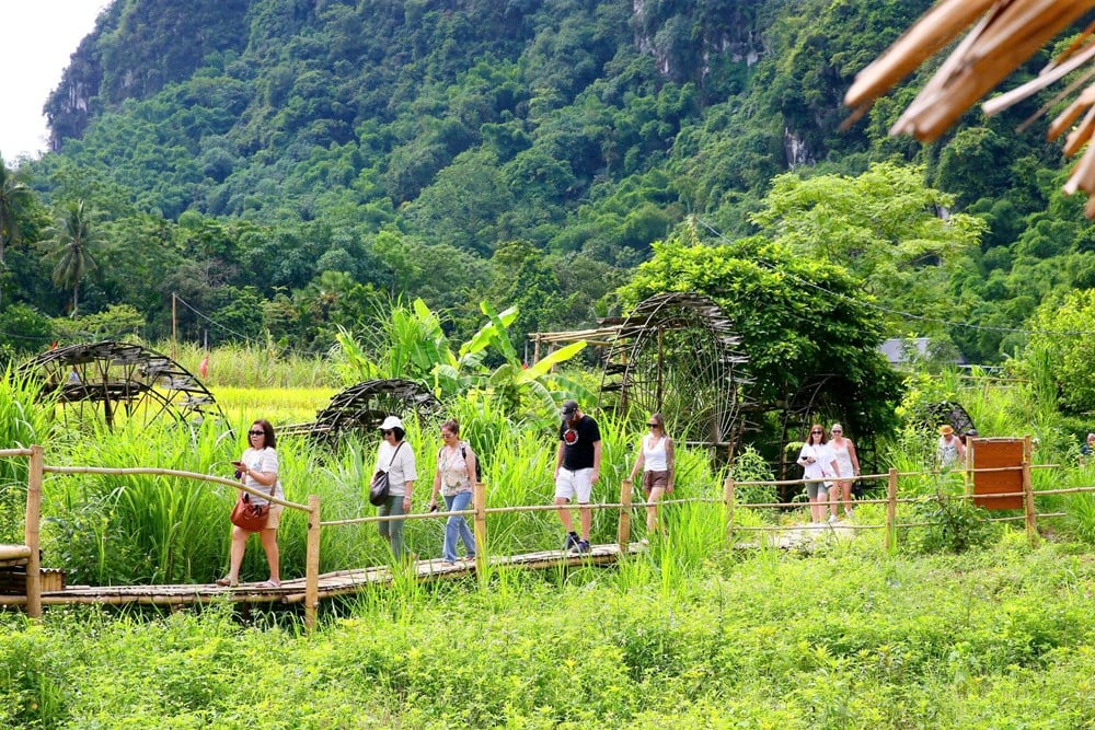 Melawat Ba Thuoc untuk mendengar cerita dari pergunungan dan hutan - foto 2
