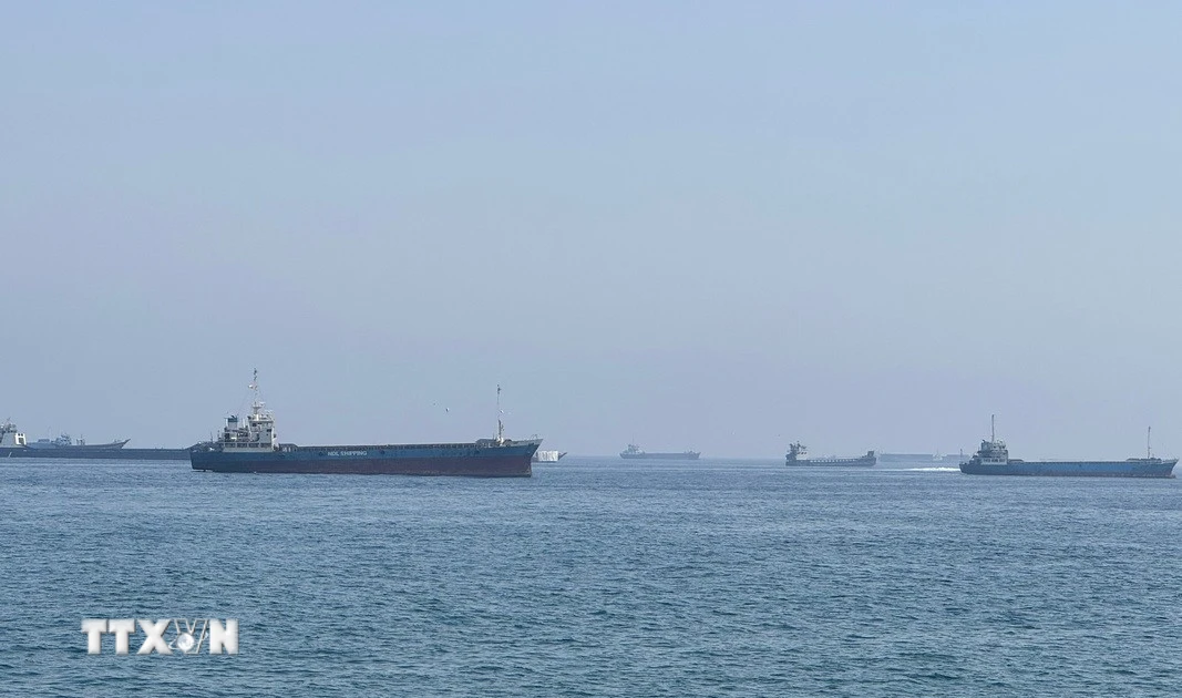 EEUU e Irán chocan en el estrecho de Ormuz tras ataques a buques y amenazas con minas