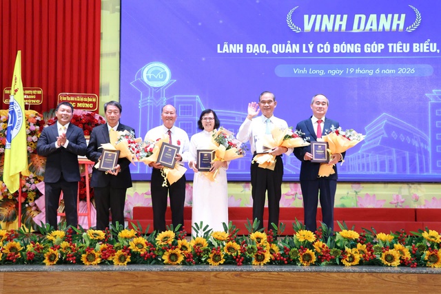 ĐH Trà Vinh nhận Huân chương lao động hạng nhất - Ảnh 3.
