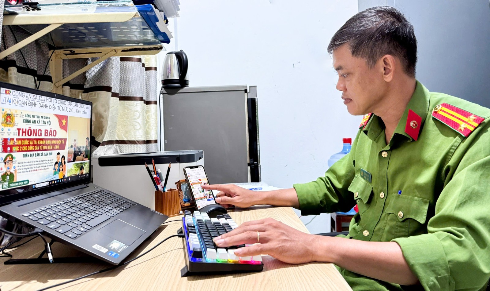 “Người đưa tin” trên không gian mạng ở cơ sở