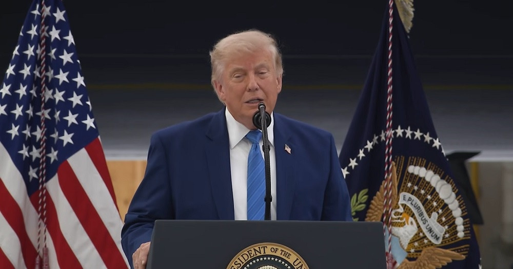 Trump beweert dat hij Israël heeft gedwongen een staakt-het-vuren met Hezbollah te sluiten.