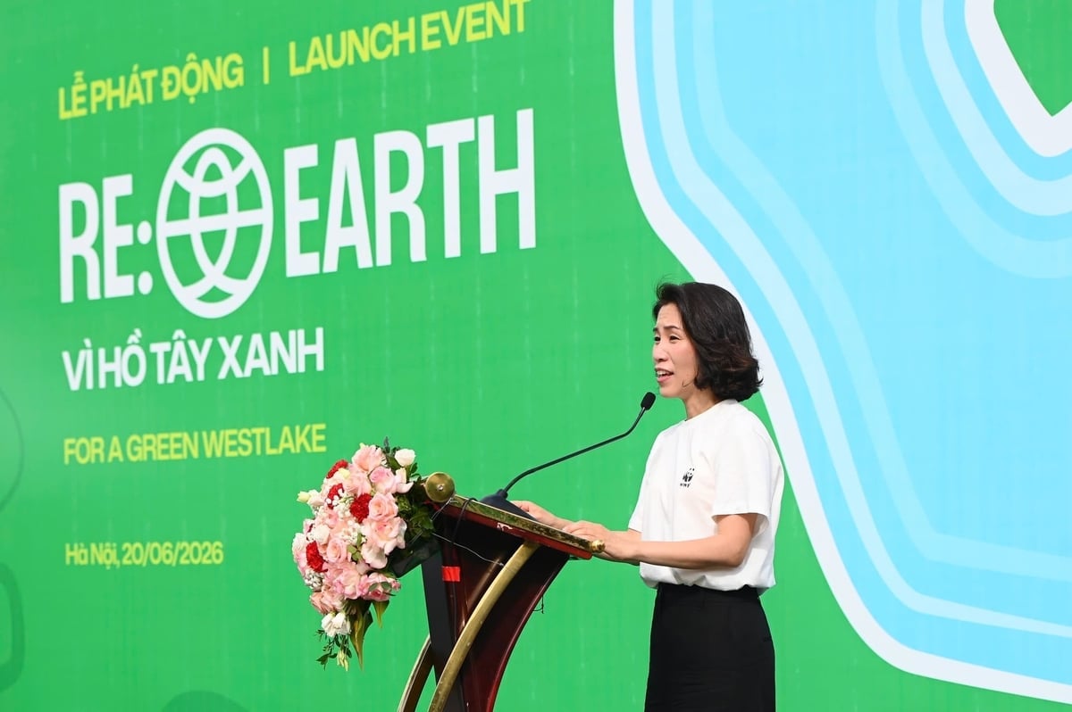 Mevrouw Park Min-hye, directeur-generaal van WWF-Korea, spreekt tijdens het evenement. Foto: Tung Dinh. Bà Park Min-hye, Tổng Giám đốc WWF-Hàn Quốc, phát biểu tại sự kiện. Ảnh: Tùng Đinh.