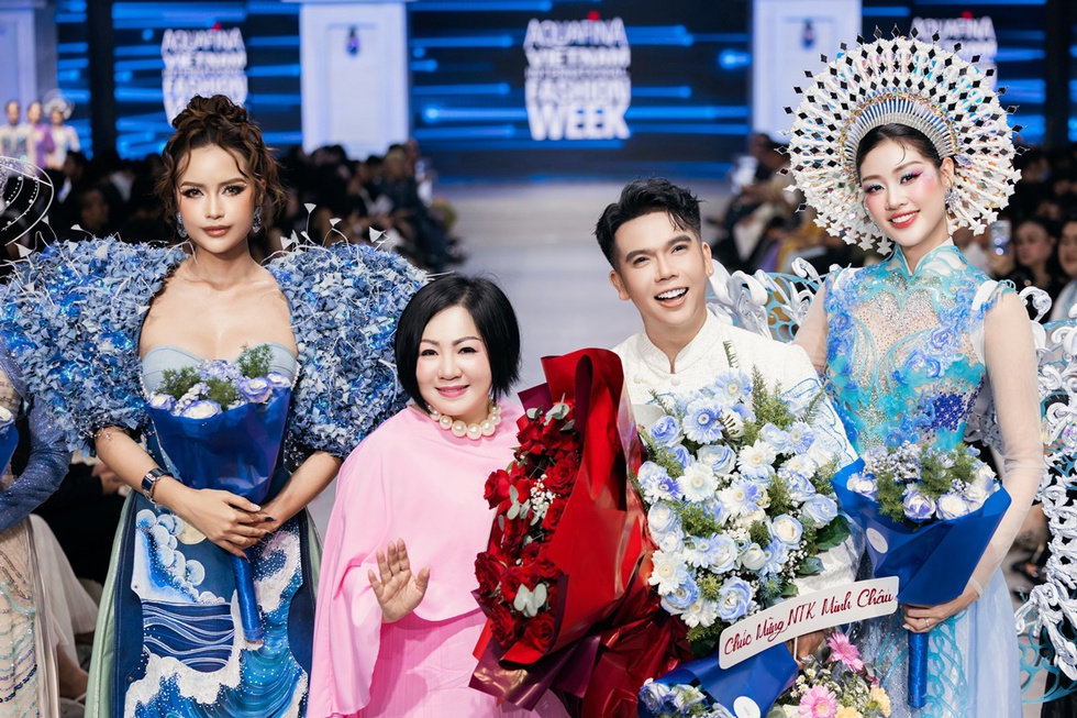 Lâm Khánh Chi tình tứ bên trai trẻ đến chúc mừng ‘người quen’- Ảnh 5.