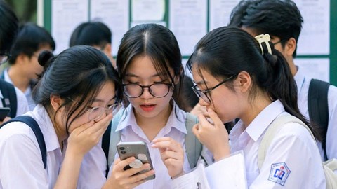 Tusentals studenter i Ho Chi Minh-staden bör notera deadline den 23 juni för att undvika att förlora sina skolplatser.