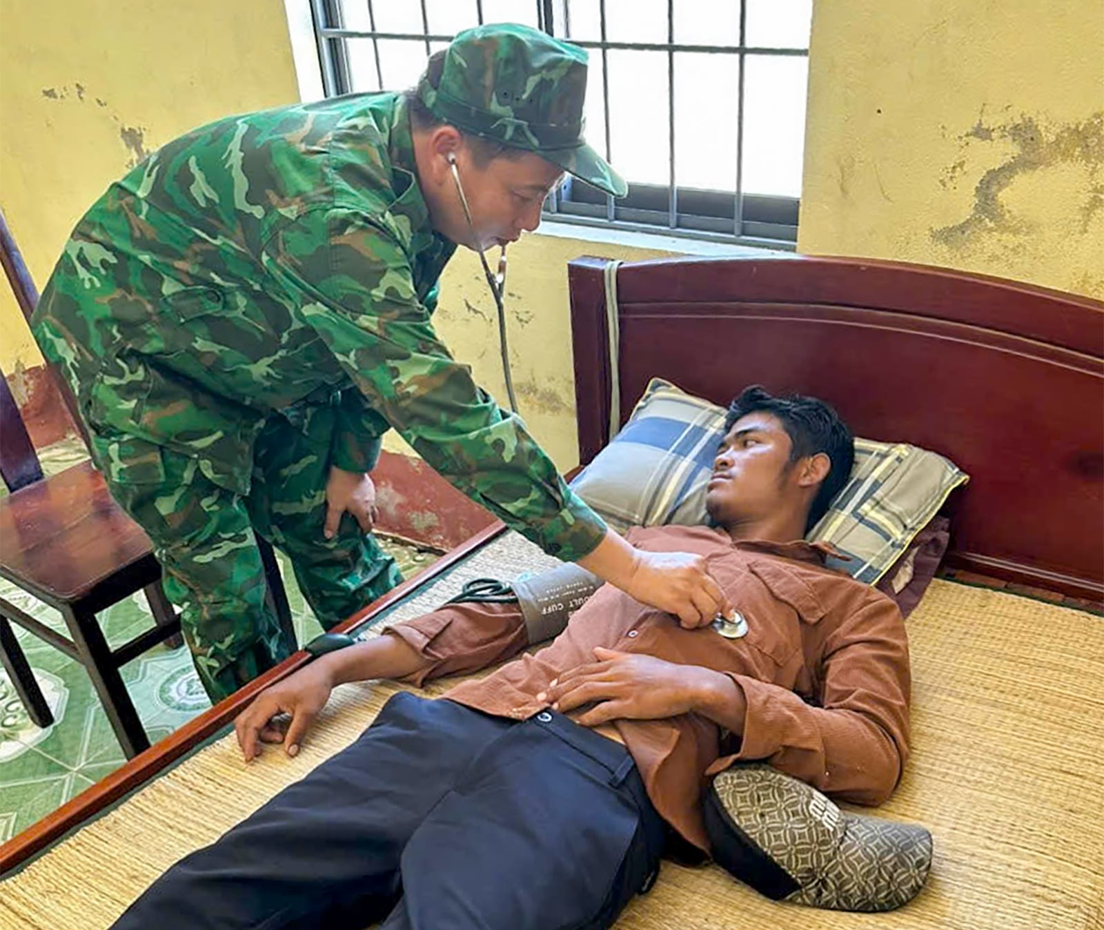 إنقاذ رجل كان ينجرف في البحر في الوقت المناسب.