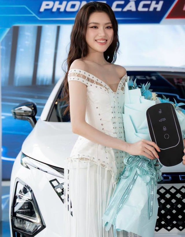 Phương Oanh tậu xe hơi sau 3 tháng đăng quang - Ảnh 1.