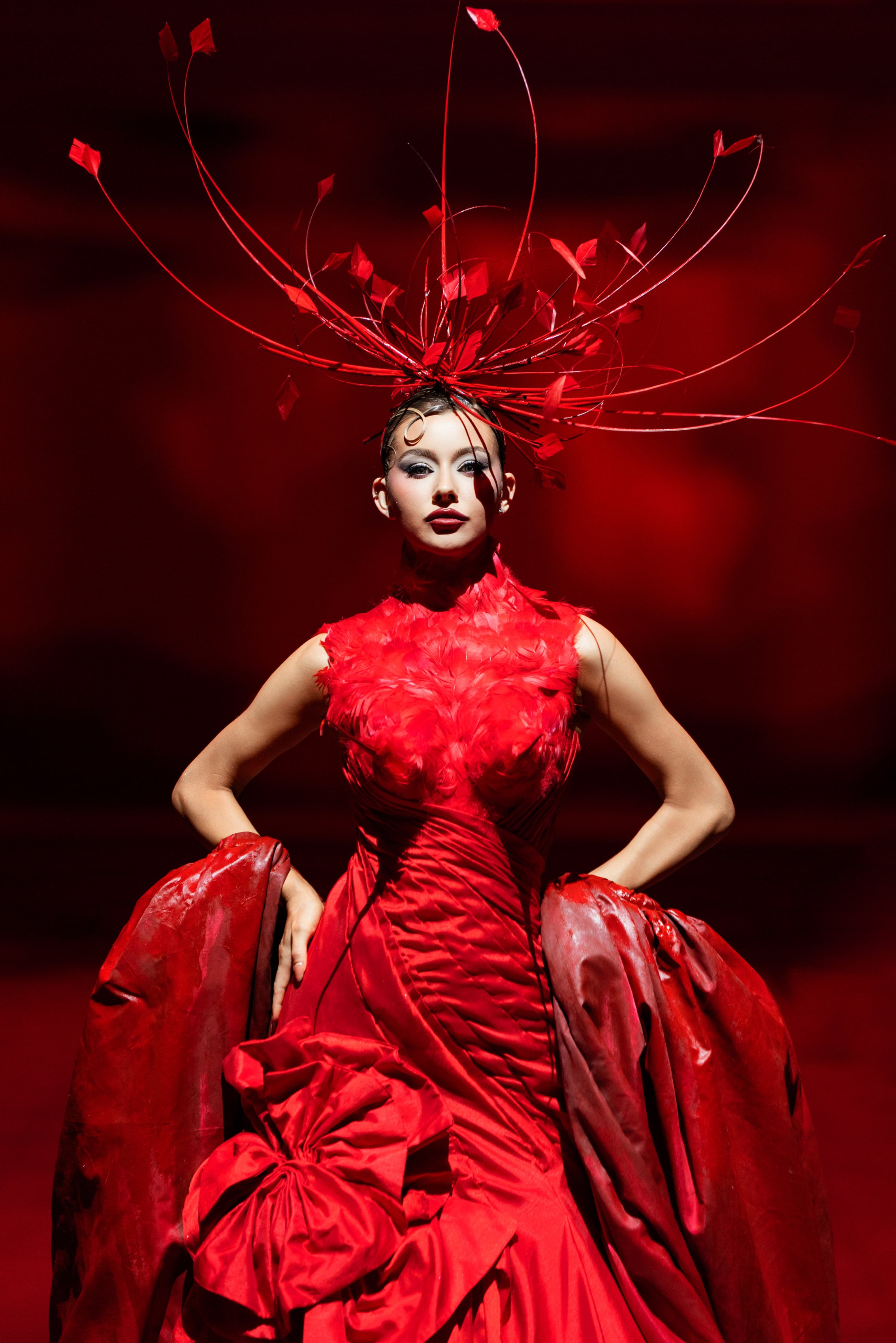 H'Hen Niê e Bùi Quỳnh Hoa competem em concurso de beleza com rainhas da beleza internacionais - Foto 1.